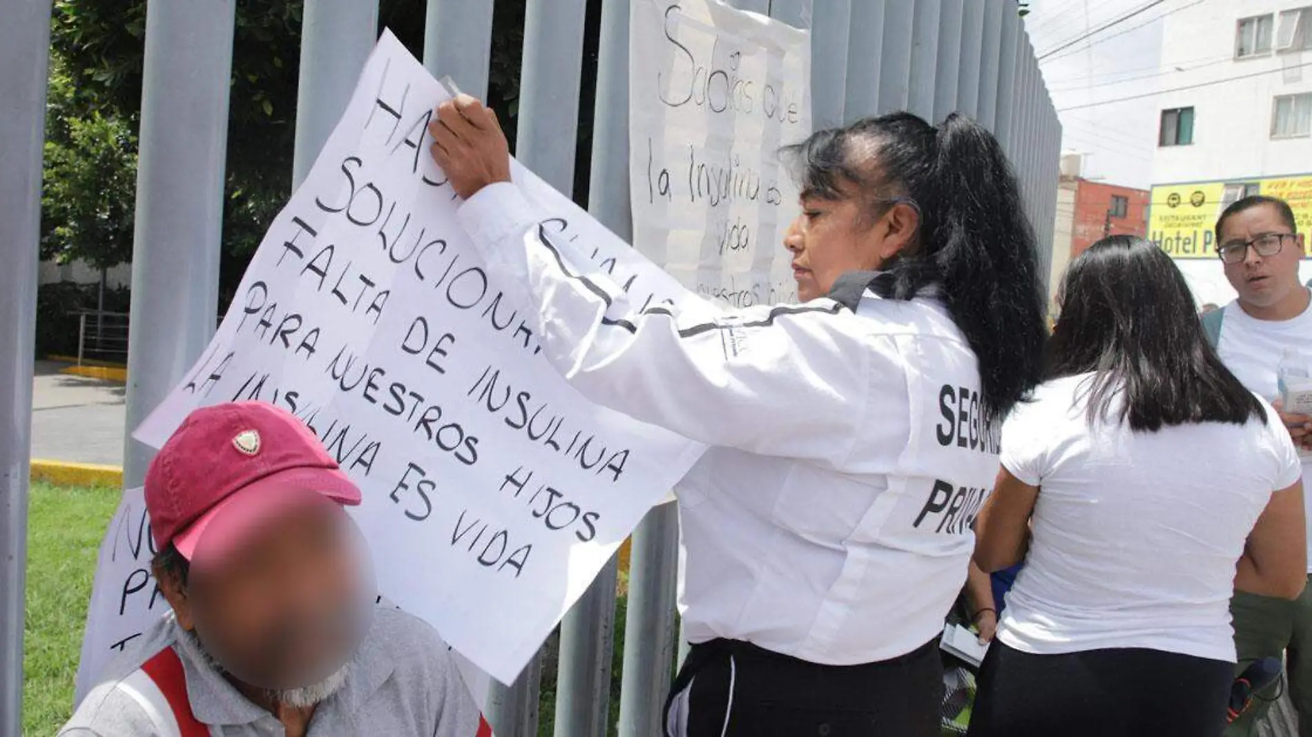 protestan en IMSS Puebla por falta de insulina 